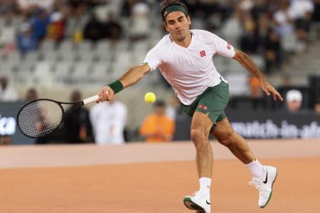 Federer to miss French Open after knee surgery