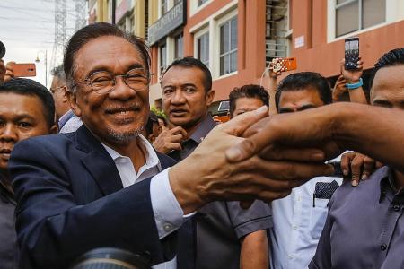 Mahathir wants unity govt but Anwar says he has support to be PM