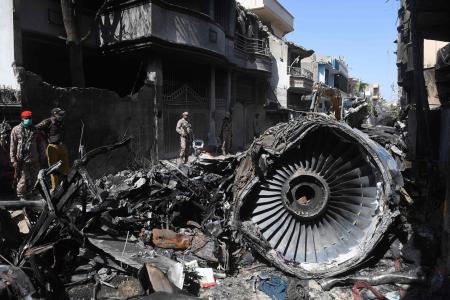 Pilots in Pakistan plane crash distracted by coronavirus concerns