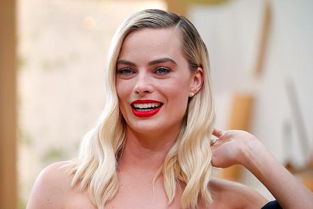 Margot Robbie to star in female-led Pirates Of The Caribbean movie