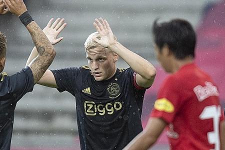 Donny van de Beek deserves Man United move: Van der Vaart