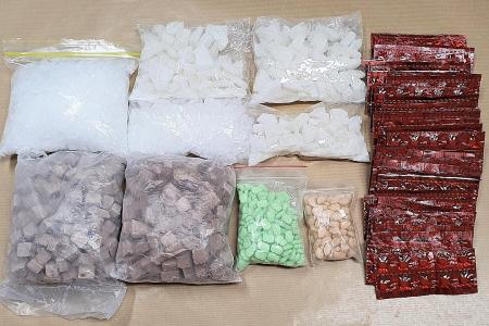 2 Singaporeans arrested, drugs worth $640,000 seized in Boon Lay