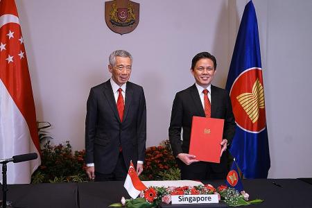 Singapore among 15 nations to sign world&#039;s largest trade pact