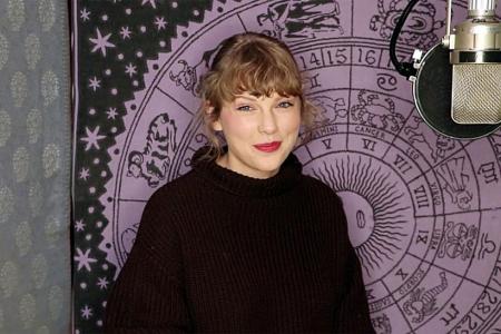 Taylor Swift voted artist of year at American Music Awards