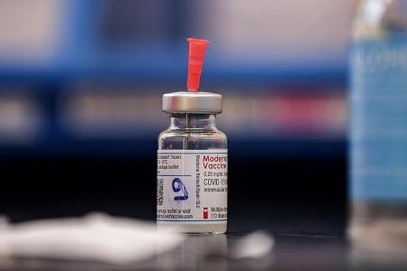 Singapore approves Moderna vaccine, first shipment to arrive in March