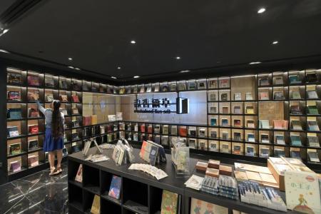 Fans applaud Chinese bookstore opening in town amid Covid-19