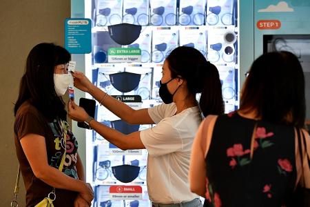 Residents begin collecting new masks at more than 800 locations