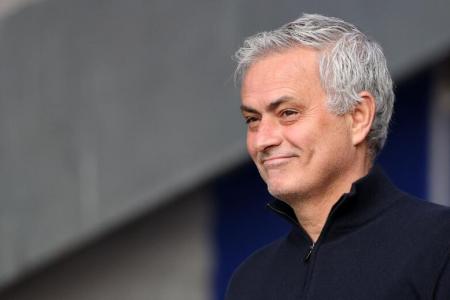 Mourinho signs three-year deal with AS Roma