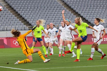 Olympics: US women&#039;s football team crash to first defeat in 45 games 
