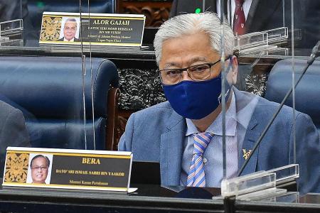 Malaysia lifts interstate, overseas travel for vaccinated residents