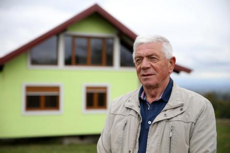 Bosnian builds rotating house so that his wife has diversified view 