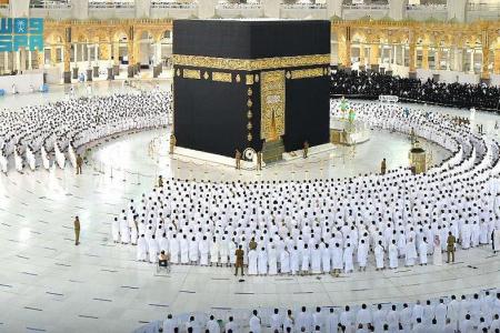 Grand Mosque in Mecca begins operating at full capacity
