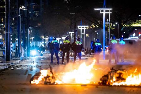 Online conspiracies fuel Dutch Covid-19 unrest