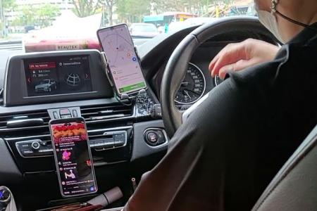 Gojek driver views video while driving then argues with passenger
