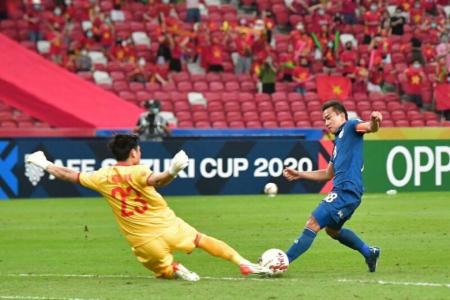 Thailand get upperhand over Vietnam, thanks to Chanathip's double