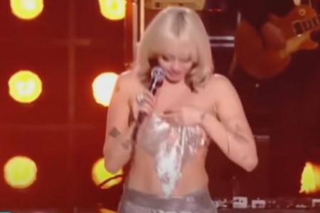 Miley Cyrus' wardrobe malfunction during New Year's Eve show goes viral