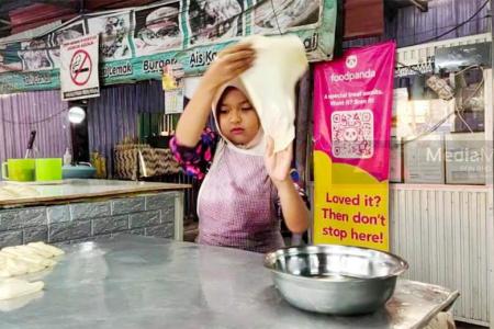 Malaysian girl, 7, learns art of roti prata in 3 months, can now prep 50-60 a day
