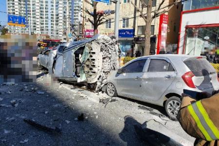 Cabby takes wrong turn and crashes through wall on 5th storey of building in Busan