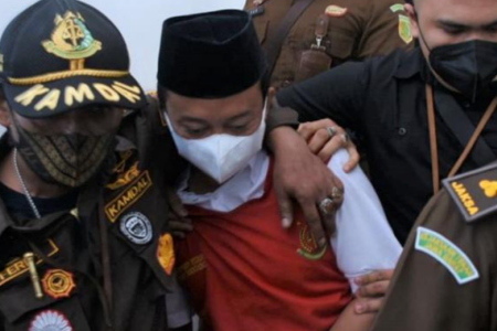 Teacher raped 13 school girls in Indonesia, impregnated at least 7 of them 