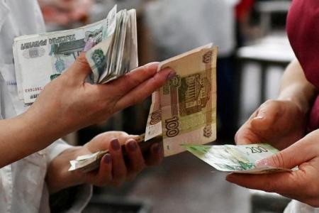 Conflict wounds Russian and Ukrainian currencies