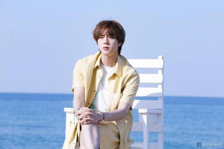 BTS singer Jin recovers from finger surgery, will wear cast for time being