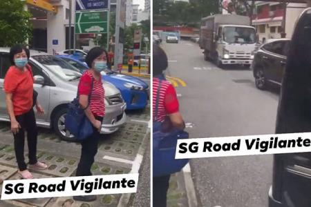 Women chope parking space, causing a jam at Geylang carpark