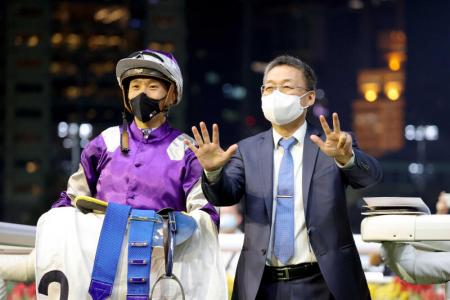 Lui saddles milestone 800th HK win