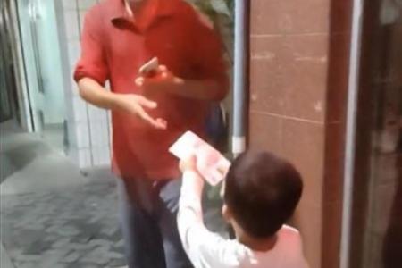 3-year-old scratches neighbour’s cars when playing with friend, dad makes him hand over money