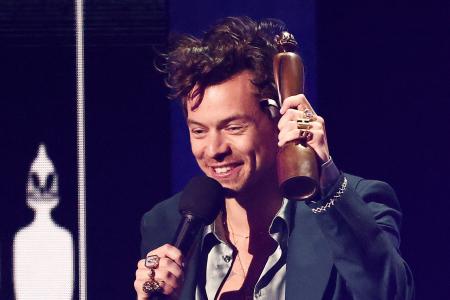 Harry Styles halts concert in Australia for fan to propose to girlfriend