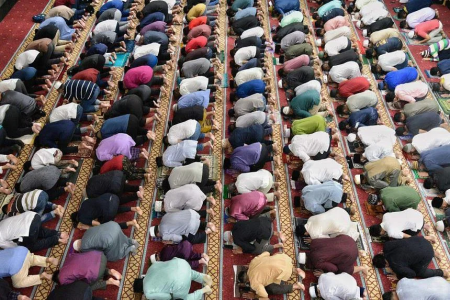 Bookings for tarawih prayers required at 10 mosques during Ramadan