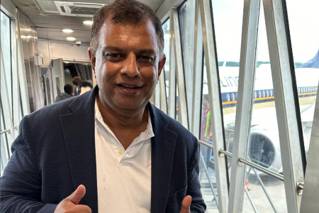 Tony Fernandes flies SQ because AirAsia sold out. Is that the real reason, though?