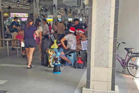 Hawker calls police on buskers in Santa hats