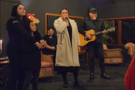 Maori host sings We Are Singapore for lone S'pore tourist