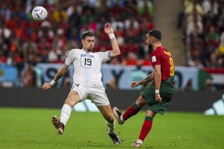 World Cup: Fernandes double fires Portugal through to last 16