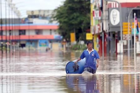Flooding worsens in four Malaysian states, Johor still worst hit