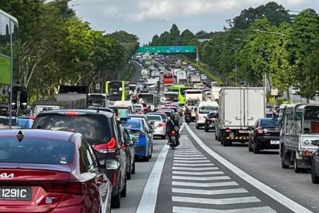 3 people in hospital after SLE accident that led to traffic jam up to TPE exit