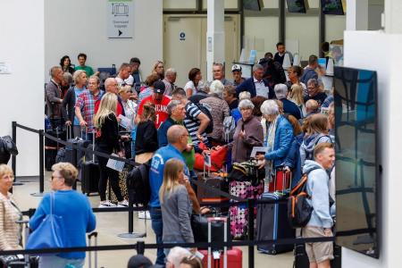 How can you avoid being affected by flight disruptions and baggage delays? 