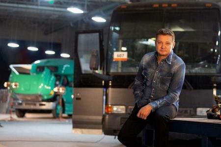 Snowplough accident not stopping Jeremy Renner from promoting new show Rennervations