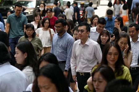 Singapore civil servants to receive 0.6-month year-end bonus
