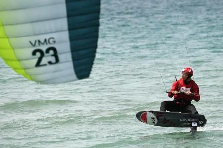 Kitefoiling: Maximilian Maeder is World Sailing youth world champion again
