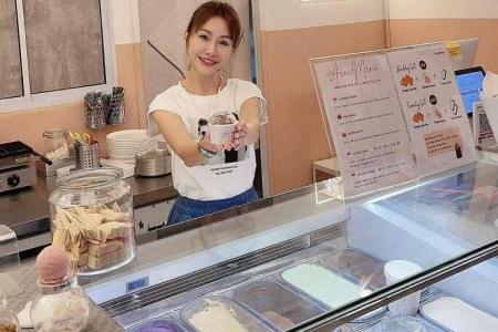 Ann Kok gives away ice cream to entice fans to vote for her at Star Awards