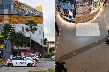 Man found with stab wounds at Sun Plaza taken to hospital 