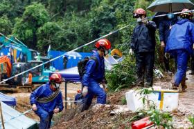 Rescuers work at the site where a China Eastern Airlines plane crashed, in Chain&#039;s Guangxi Zhuang Autonomous Region.