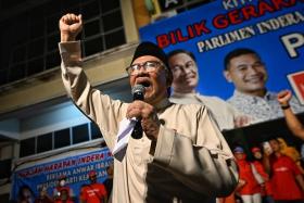Pakatan Harapan chief Anwar Ibrahim dismissed analysts’ predictions that no coalition in the country will be able to get the majority needed to form the government. 