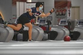 Singapore bowler Cherie Tan has won the women's singles at the Asian Tenpin Bowling Championships.