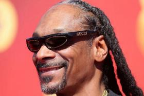FILE PHOTO: American rapper Snoop Dogg arrives for the MTV Movie &amp; TV Awards at Barker Hangar in Santa Monica, California, U.S., June 5, 2022. REUTERS/David Swanson/File Photo