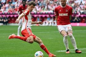 Soccer Football - Bundesliga - Bayern Munich v FC Cologne - Allianz Arena, Munich, Germany - April 13, 2024 Bayern Munich's Thomas Mueller in action with FC Cologne's Julian Chabot REUTERS/Angelika Warmuth