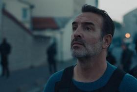 Jean Dujardin plays the chief commander of a police investigation in the aftermath of a series of bombings in Paris.