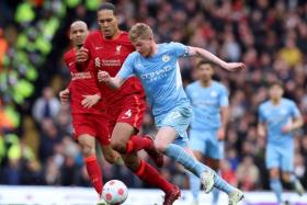 Manchester City&#039;s Kevin De Bruyne (right) being defended by Liverpool&#039;s Virgil van Dijk during their EPL match on April 10, 2022.
