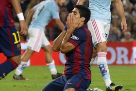 Barcelona&#039;s Luis Suarez reacts after missing a goal against Celta Vigo during their Spanish first division soccer match at Camp Nou stadium in Barcelona Nov 1, 2014.